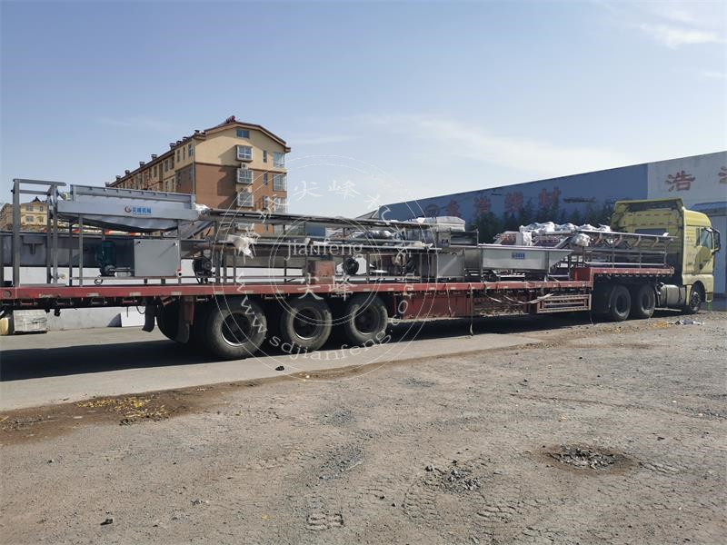 蔬菜清洗加工設(shè)備發(fā)貨