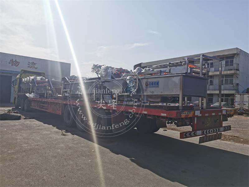 蔬菜清洗加工設(shè)備發(fā)貨