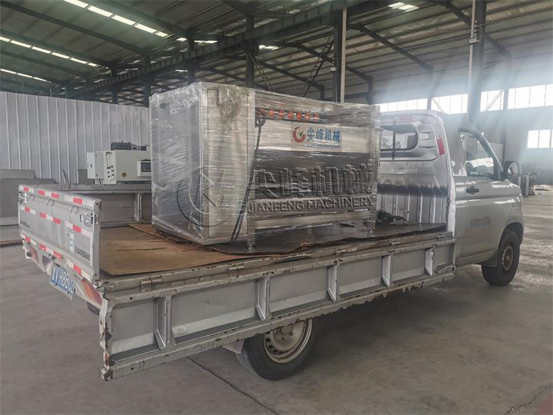 湖北省武漢市土豆去皮清洗機設(shè)備成功交付